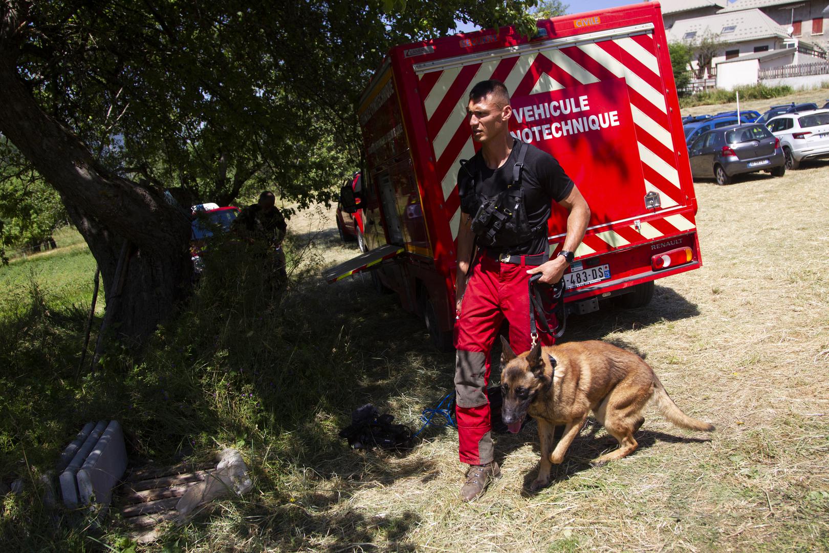 A firefighter with his search dog. French police are engaged in an extensive air and land search for a missing two-year-old boy who disappeared from a village in the south of the country at the weekend. The toddler, Émile, was playing in the garden of his grandparents’ house in a hamlet just outside Le Vernet in the Alpes-de-Haute-Provence between Grenoble and Nice when he vanished on Saturday afternoon. Vernet, France, July 10, 2023. Photo by Thibaut Durand/ABACAPRESS.COM Photo: Durand Thibaut/ABACA/ABACA