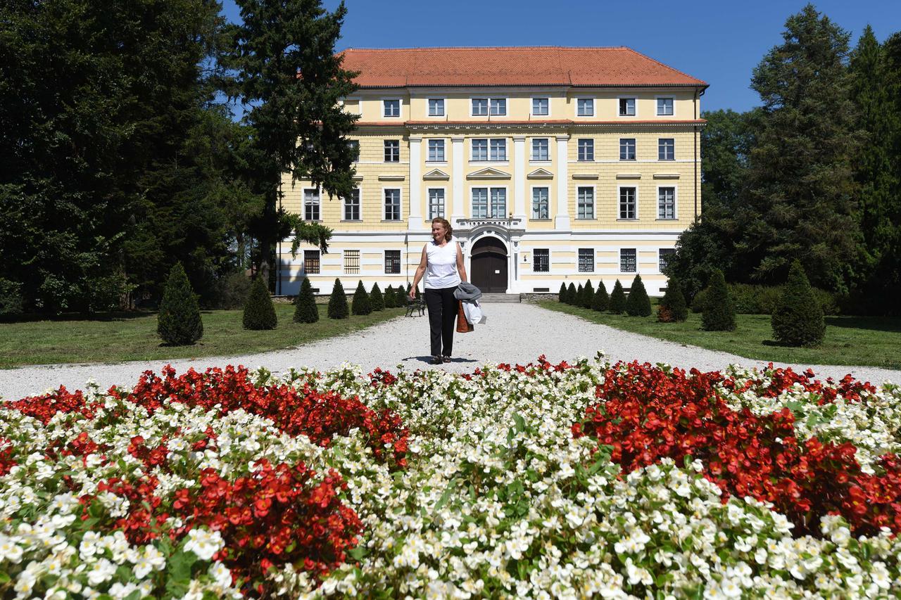 25.08.2016, Ludbreg - Ludbreg se nalazi u varazdinskoj zupaniji a naziva se Centar svijeta zbog svog polozaja jer se razvio na raskrizju putova. Ludbreg se nalazi u sredistu koncentricnih krugova koji spajaju svjetske gradove. Photo: Vjeran Zganec Rogulja