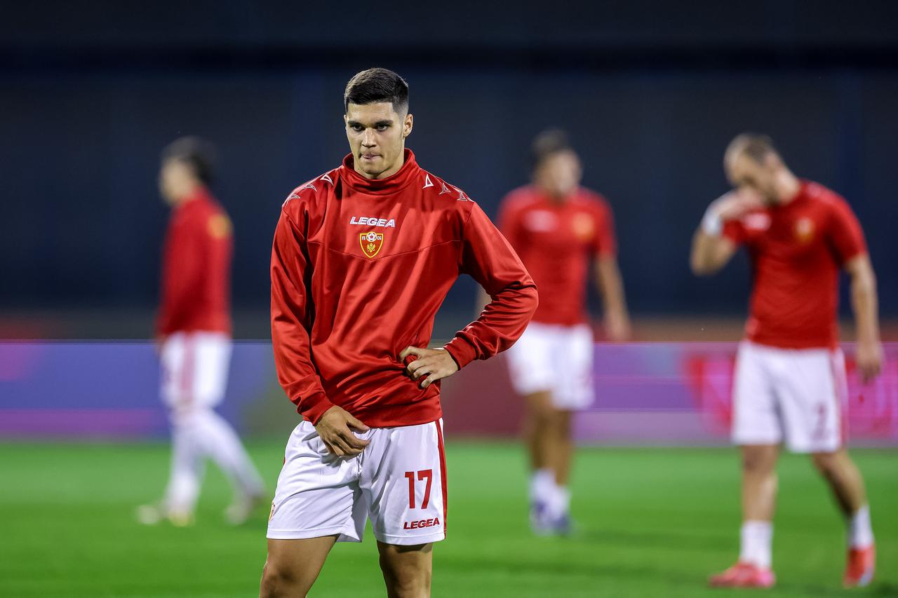 Zagrijavanje nogometaša Hrvatske i Crne Gore uoči početka kvalifikacijske utakmice za Svjetsko prvenstvo