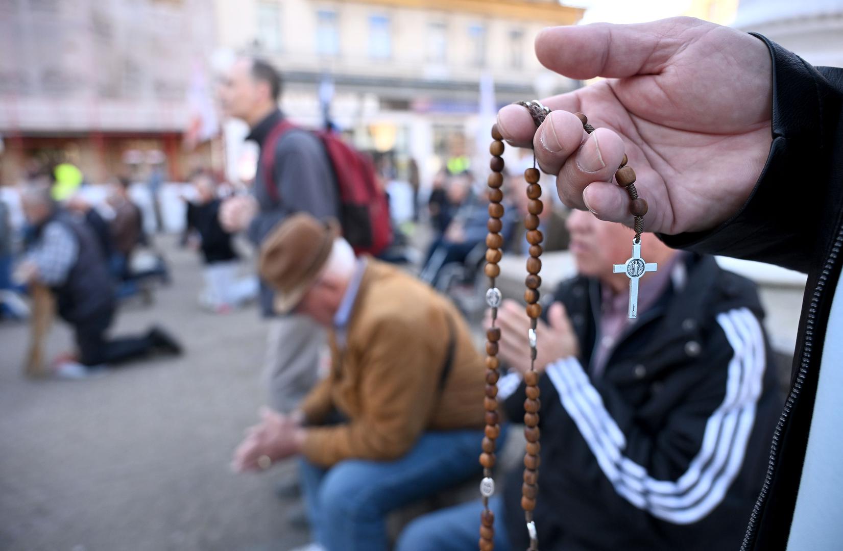 Pjesma naglašava da divljaštvo (savage) nije negativno, već predstavlja snagu, neovisnost i vezu s majkom i precima