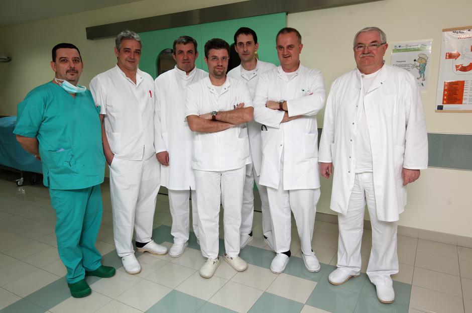 Dr. Hrvoje Stipić (drugi slijeva) s kolegama s kardiološkog odjela Specijalne bolnice Magdalena