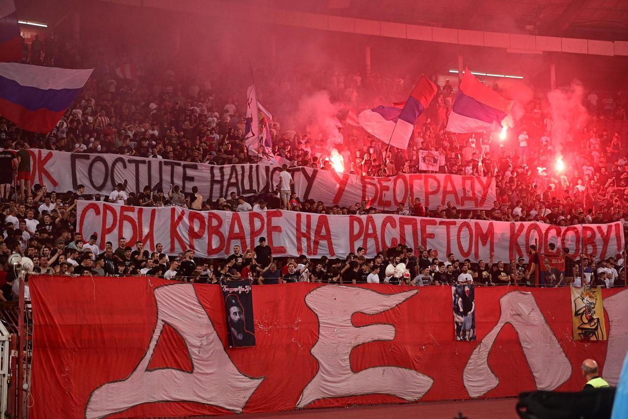 Beograd: Delije na utakmici Crvene zvezde i Novog Pazara veličale Ratka Mladića i istaknule poruku o Kosovu