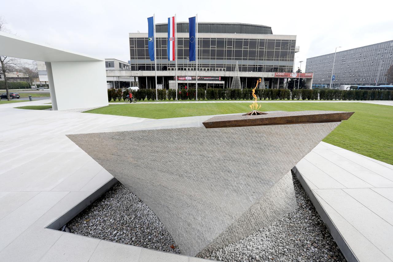 Pogled na novi zagrebački ‘Spomenik domovini’