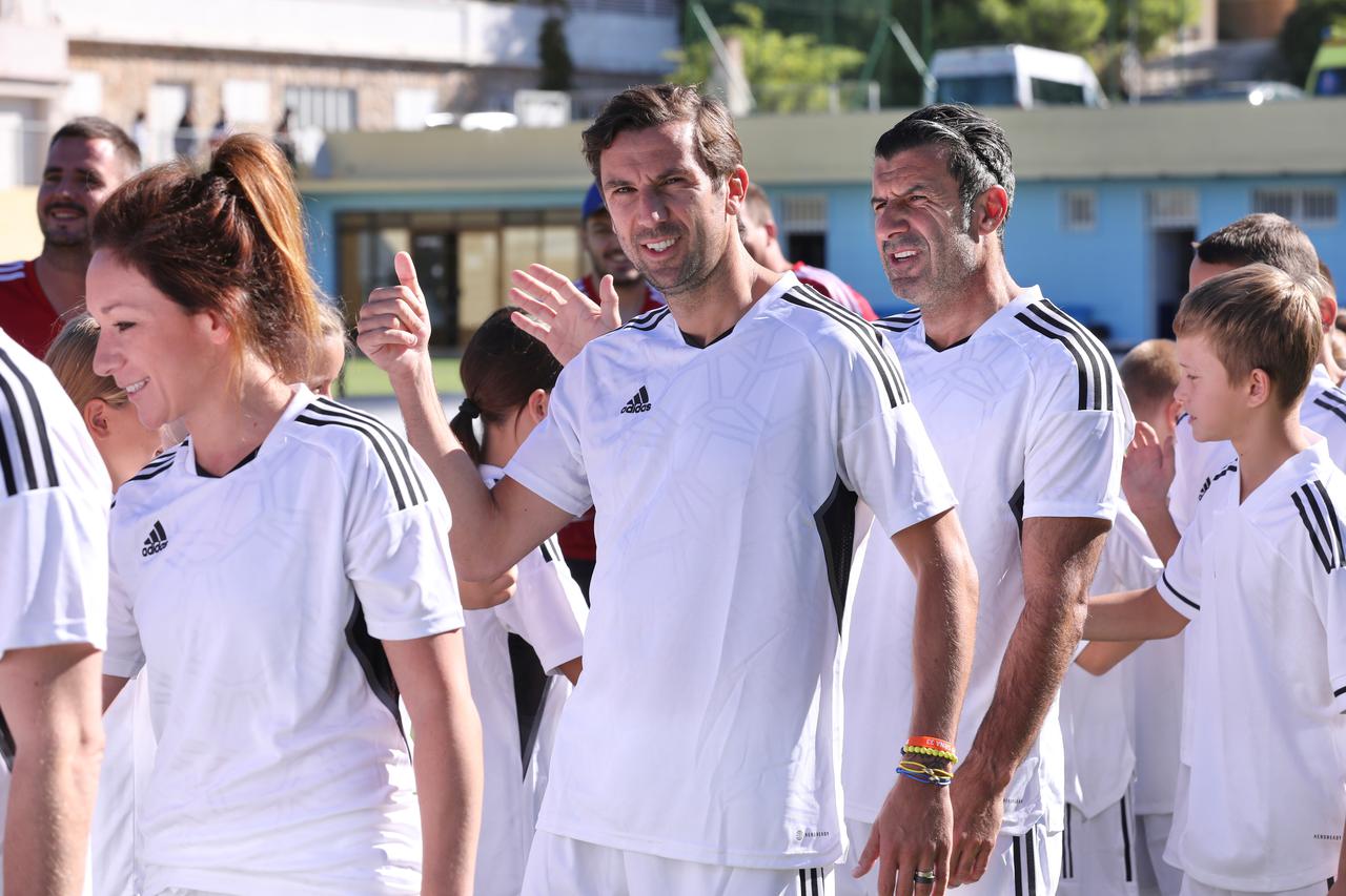 Hvar: Nogometne legende odigrale utakmicu u sklopu projekta "Nogomet u školama"