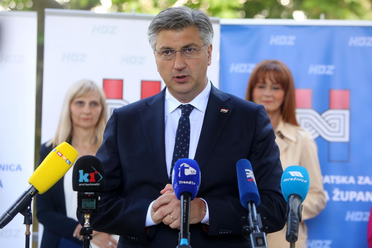 Andrej Plenković posjetio Karlovac i HDZ-ove kandidate za drugi krug lokalnih izbora