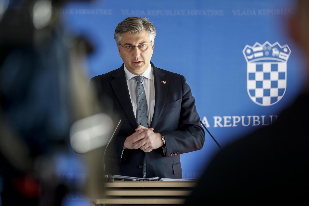 Zagreb: Andrej Plenković obratio se novinarima nakon sastanka užeg kabineta Vlade