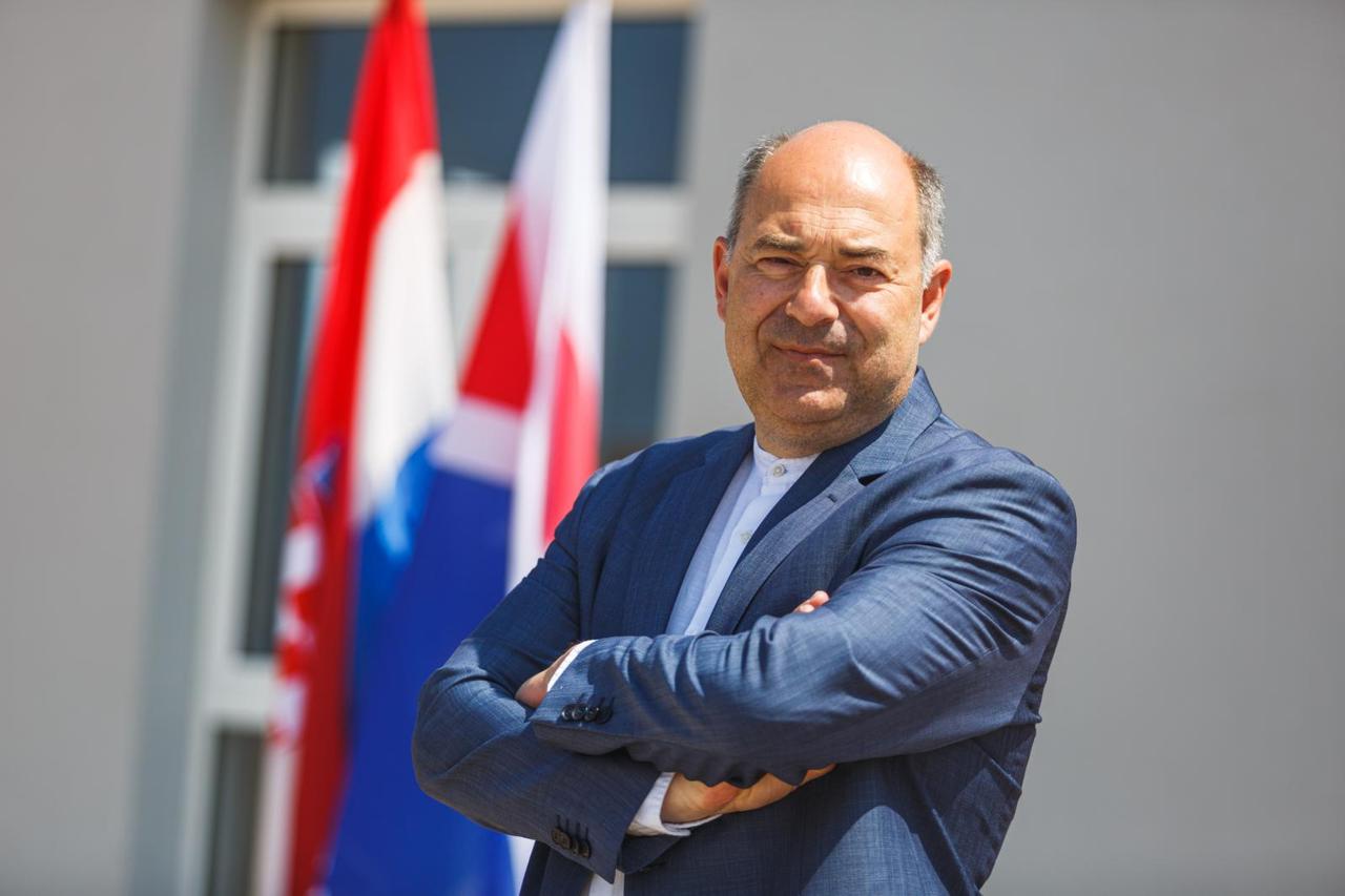 FRANE BARBARIĆ predsjednik uprave HEP grupe ponosno ističe kako je pokretanjem ciklusa ulaganja u obnovljive i ostale niskougljične izvore energije učinjen najznačajniji iskorak u povijesti HEP-a i Hrvatske