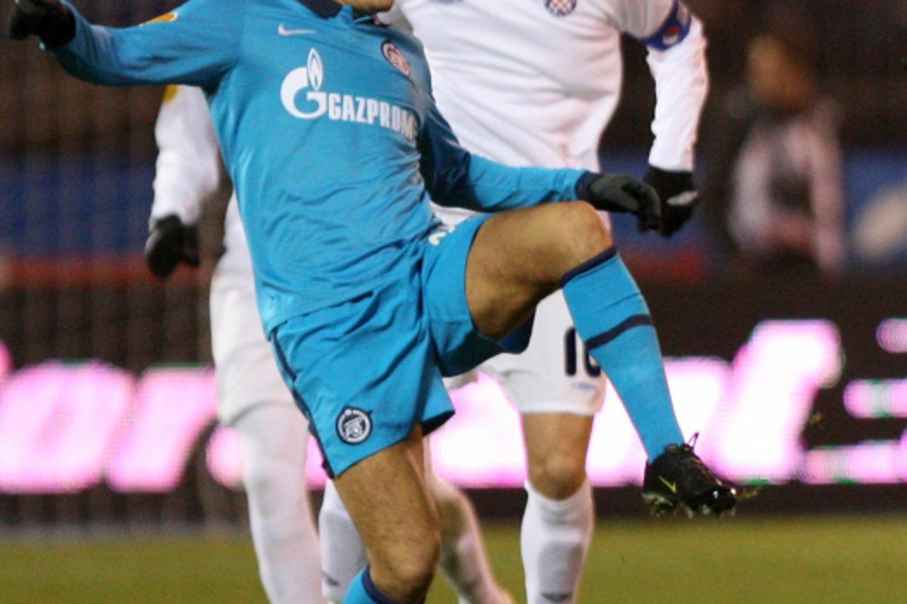 'Viktor Faizulin (L) of FC Zenit vies with Senijad Ibricic (R, back) of HNK Hajduk Split during their UEFA Europa League group G football match in St. Petersburg on October 21, 2010. AFP PHOTO / KIRIL
