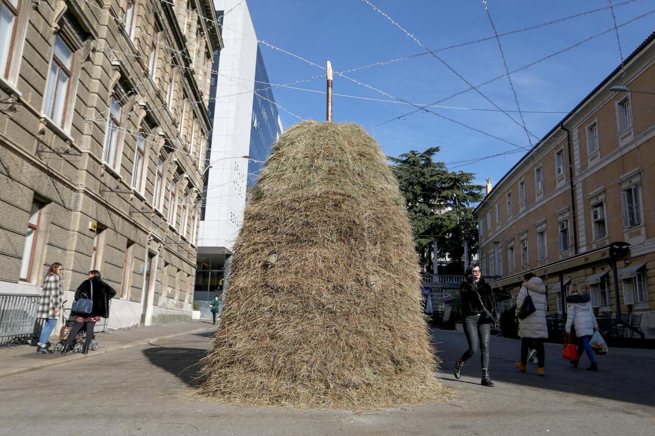 Instalacija Stijeg sijena