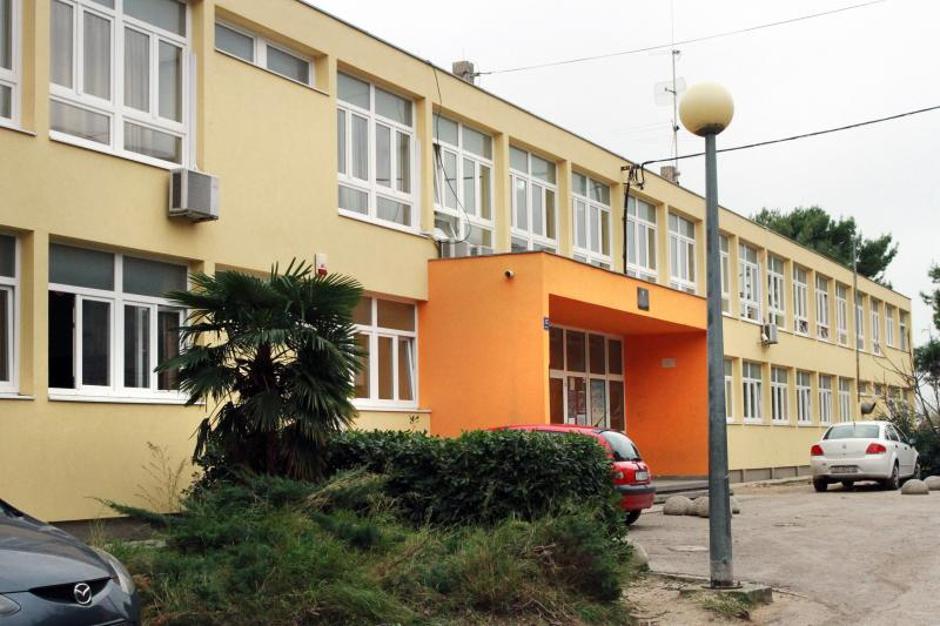 škola,Solin,kišobran