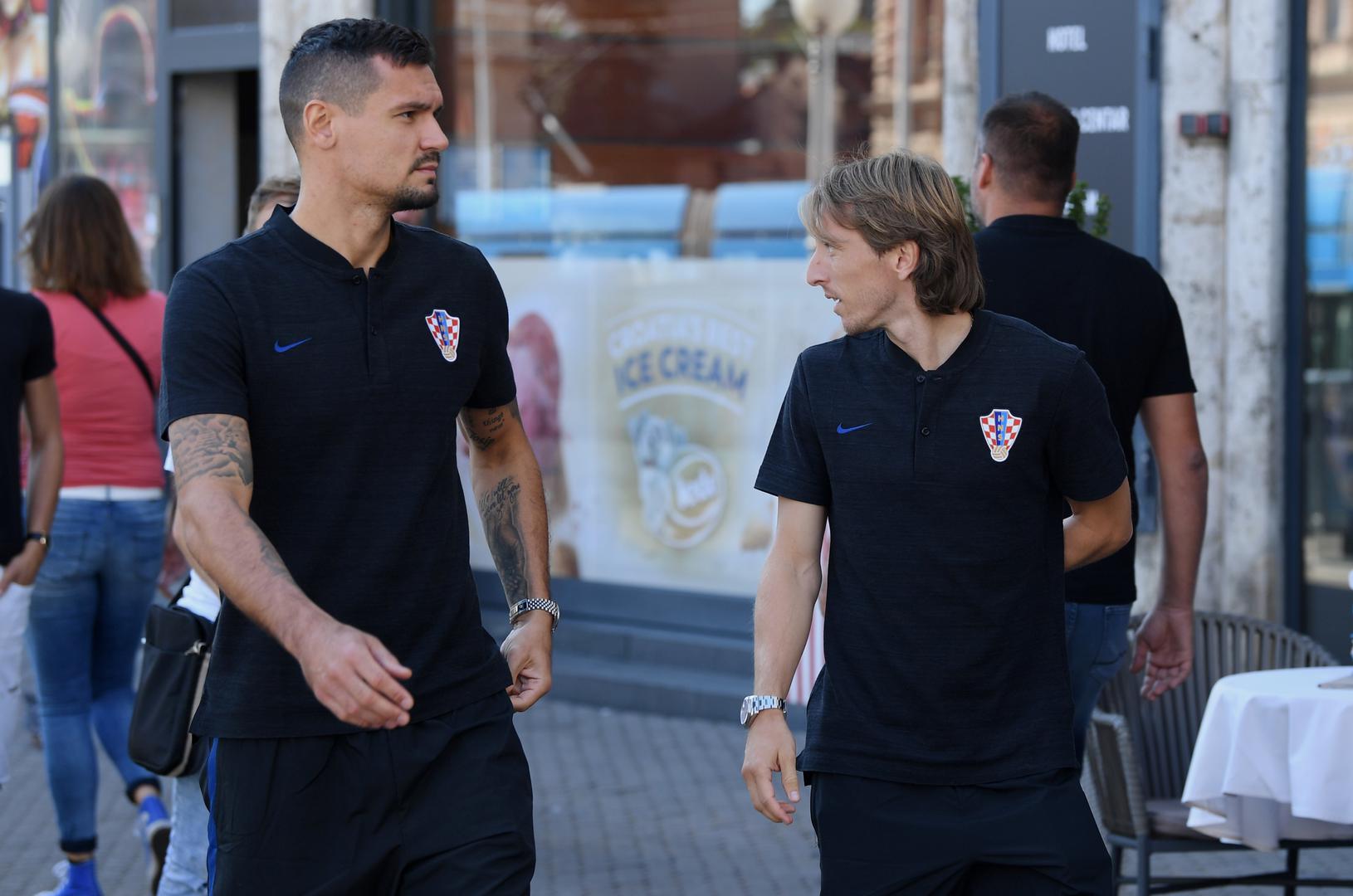 Luka Modrić i Dejan Lovren pridružili su se reprezentaciji uoči važnih kvalifikacijskih utakmica protiv Slovačke (6. rujna) i Azerbajdžana (9. rujna). 