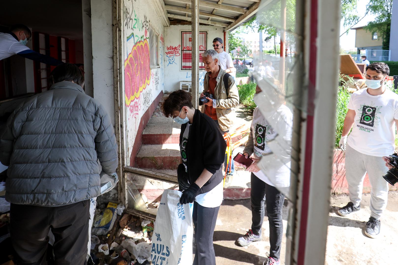 27.04.2025., Sesvete - Udruga Zelene i plave Sesvete i Cisteci medvjedici u akciji ciscenja smeca u sklopu projekta Rezolucija Zemlja 2025. Akciji ciscenja se prikljucio i gradolnacelnik Tomislav Tomasevic. Photo: Igor Kralj/PIXSELL