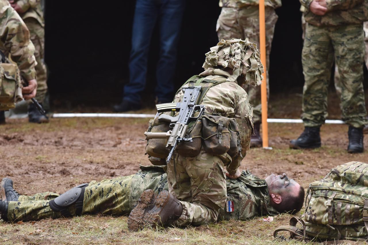 Vojna vježba na poligonu Crvena zemlja