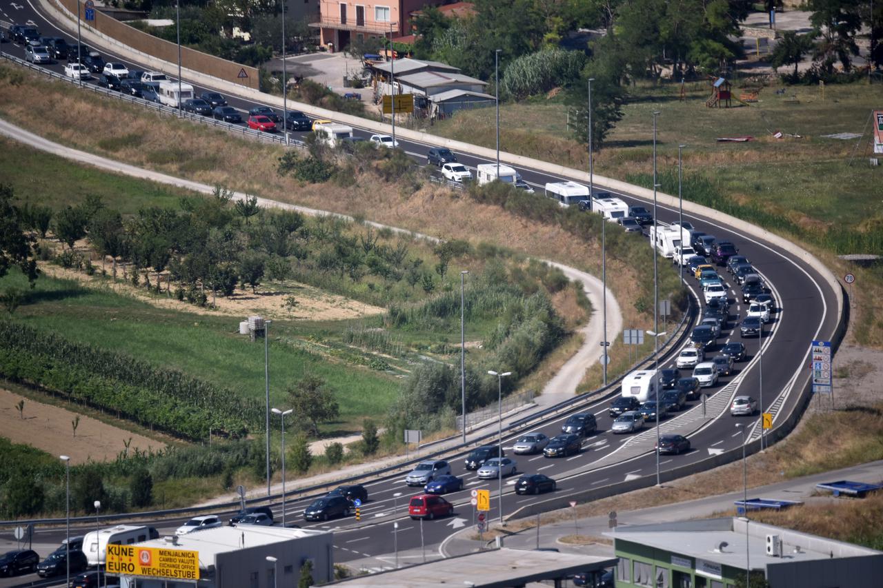 Gužve na cestama - Granični prijelaz Kaštel