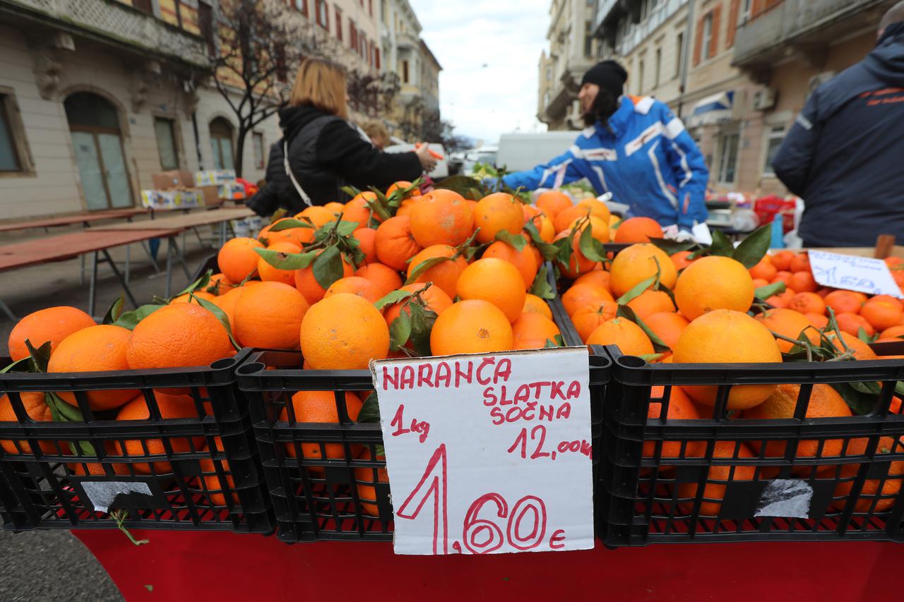Rijeka: Cijene voća, povrća i ribe na tržnici