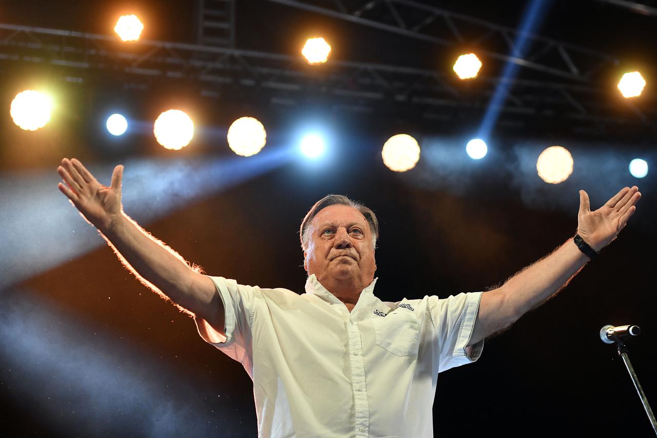 Čakovec: Halid Bešlić zabavljao je posjetitelje Porcijunkulova