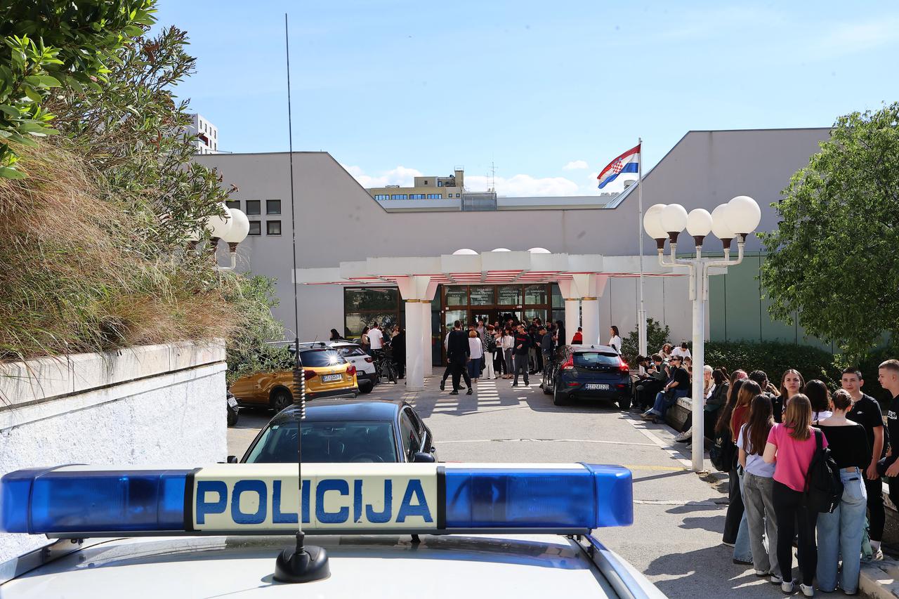 Split: Policija na terenu nakon dojava o bombi u školama