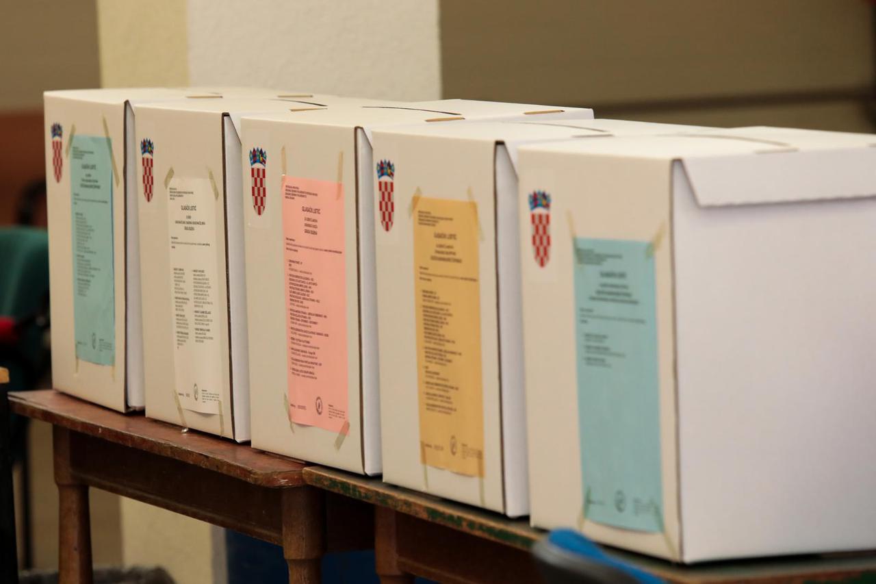 Osijek: Građani na biralištima glasuju za svoje kandidate na lokalnim izborima