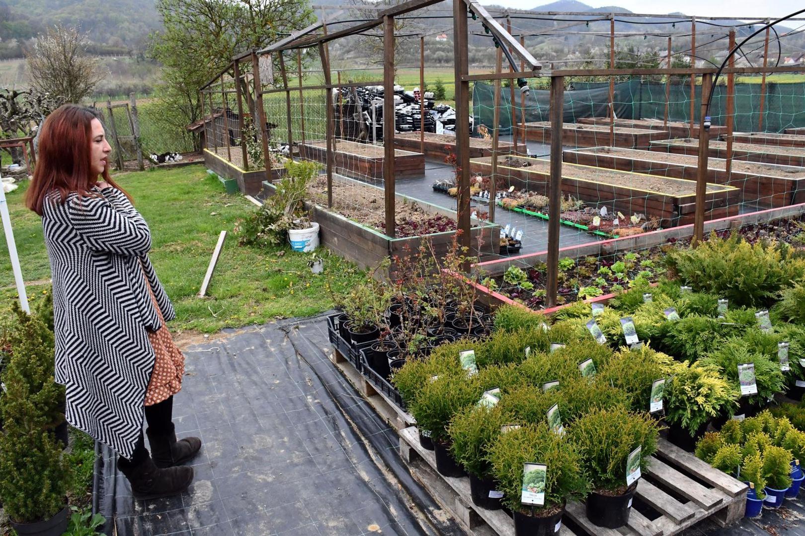 17.04.2021.,Pozega -  Martina Vukoja iz OPG Vukoja, bivsa je vojnikinja koja je vojnicke cizme i pusku zamijenila gumenim cizmama i stihacom i sada se bavi uzgojem sadnica, cvijeca i ukrasnog bilja.
Photo: Ivica Galovic/PIXSELL