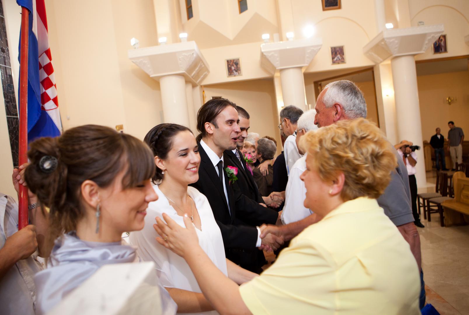 – Ja sam iz tradicionalne katoličke obitelji, primio sam sakramente. Međutim, to je ta tradicionalna vjera. Ako pričamo o upoznavanju Isusa u smislu upoznavanja živoga Boga to je priča mog traganja za Isusom, za istinom koja je trajala nekoliko godina. Kod mene nije bilo obraćenje preko noći, već je to bio dug proces, jedno vrlo snažno iskustvo. Od tada pa do danas Isus je moj Bog i moje je da ispunjavam njegovu volju koliko god mogu. Ali ne bih htio ni da se zanemari taj dio tradicionalnog odgoja jer je to temelj koji ne treba zanemariti niti podcjenjivati jer kad mi je bilo u životu najteže, kad sam ''poljubio dno'', znao sam gdje ću Boga tražiti. Da nije bilo takvog odgoja, tko zna gdje bih tražio Boga. I ovako sam ga tražio na raznim mjestima, ali ta klica je uvijek ostala usađena u srcu, duši i duhu i kada dođu teški trenuci u životu, to te vodi – rekao je tada.