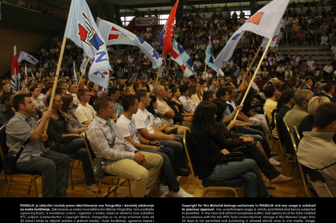 '29.09.2011. Karlovac - HDZ 7. izborne jedinice u Karlovackoj sportskoj dvorani Mladost odrazo Mini sabor. Pred mnogobrojnim okupljenim clanovima o predstojecim izborima govorili su predsjednica HDZ-a