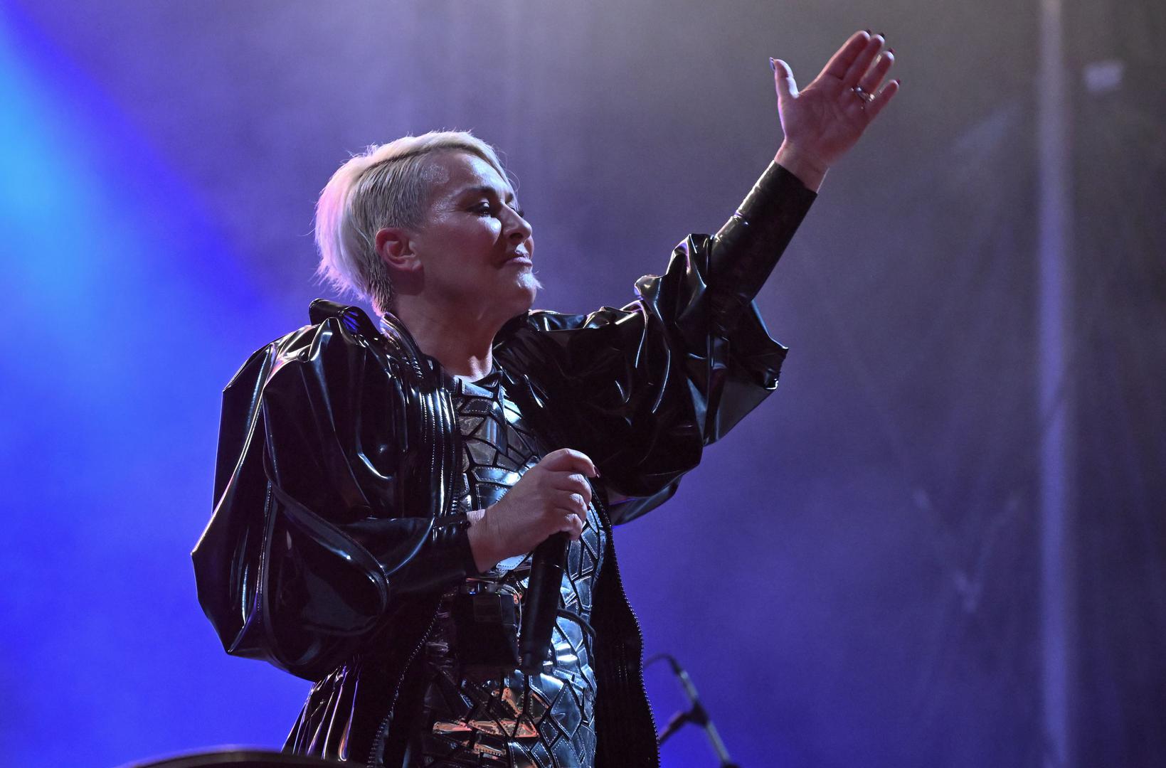 Nakon što je Indira Levak, pod umjetničkim pseudonimom Indira Forza, energično zagrijala publiku, na pozornicu je stupio H.P. Baxxter s ekipom, dočekan zaglušujućim vriskom. Od prve sekunde bilo je jasno da Zagreb svjedoči spektaklu za pamćenje.