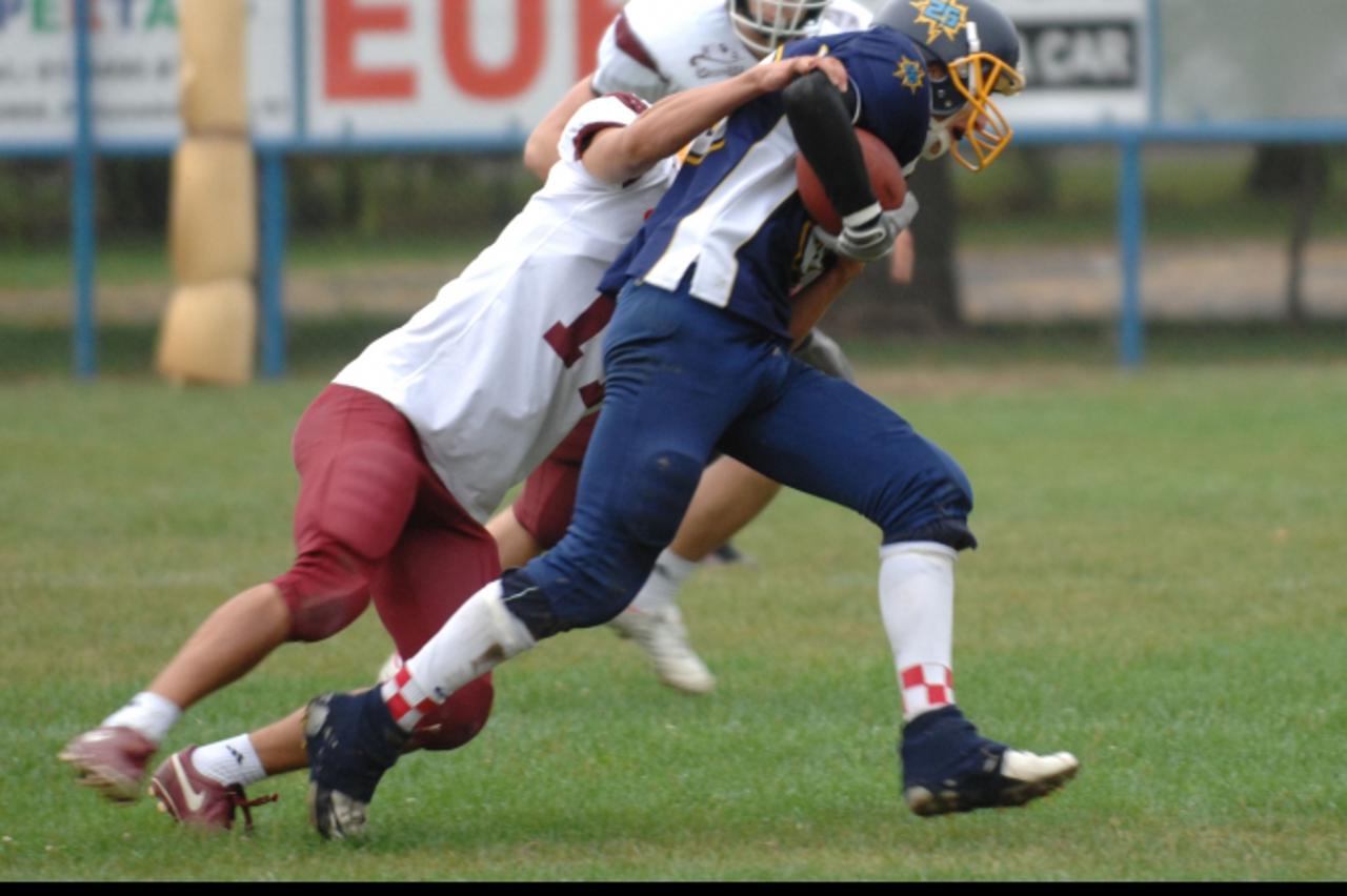 \'13. 09. 2008., Zagreb - Hrvatska momcad u americkom nogometu Zagreb Thunder izgubila je u 9. kolu CEFL lige od beogradskih Vukova 10:41 (7:20) na terenu NK Precko. Bodove za Gromove postigli su Niko