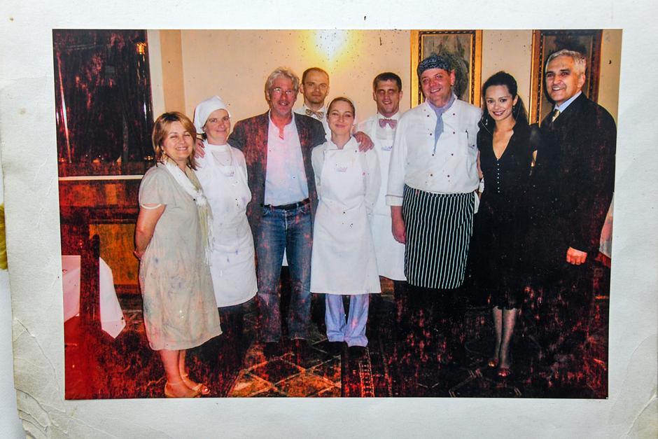 Zagreb: Presnimke fotografija na kojima su poznati gosti u restoranu Gallo