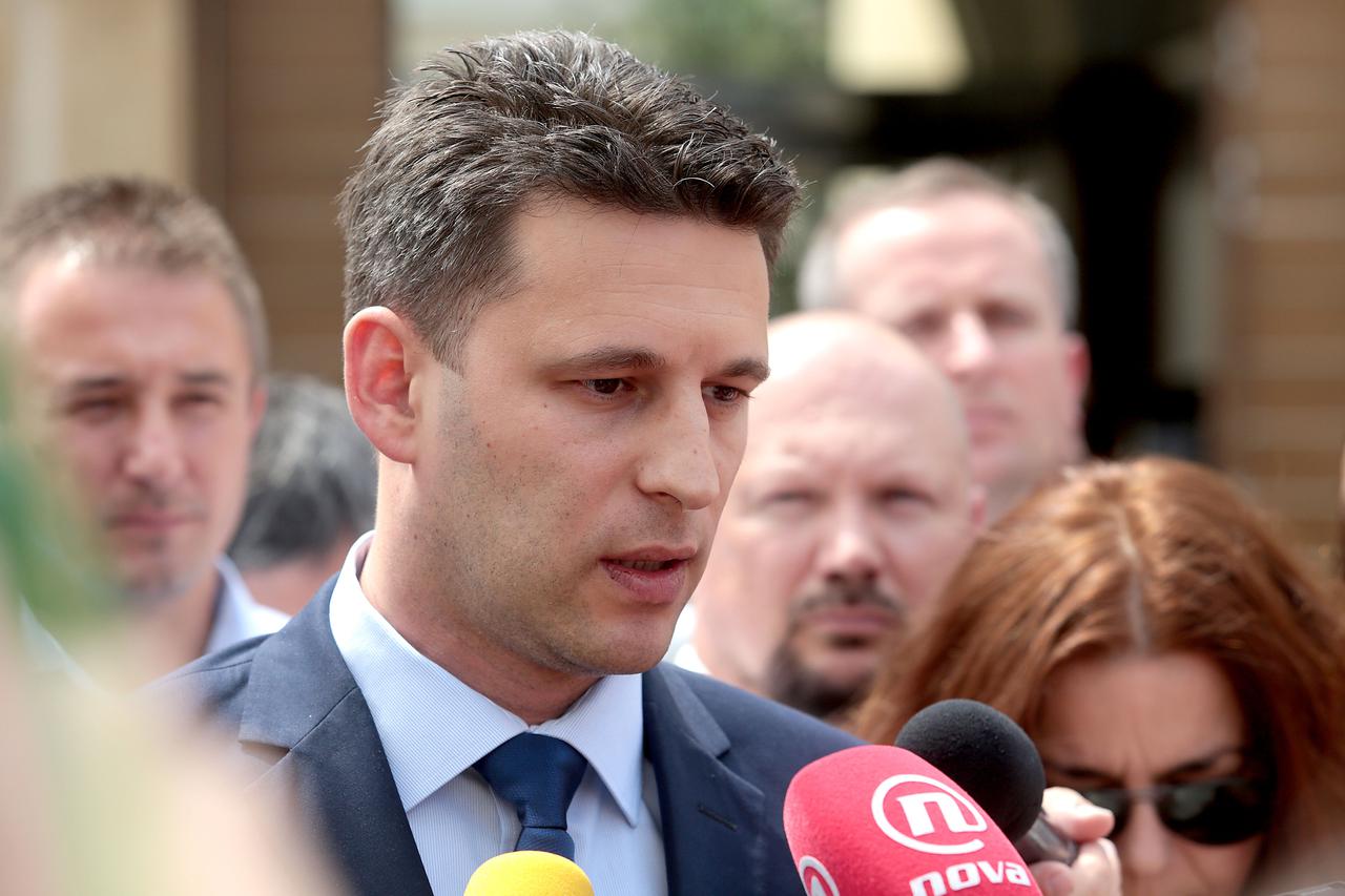 Božo Petrov