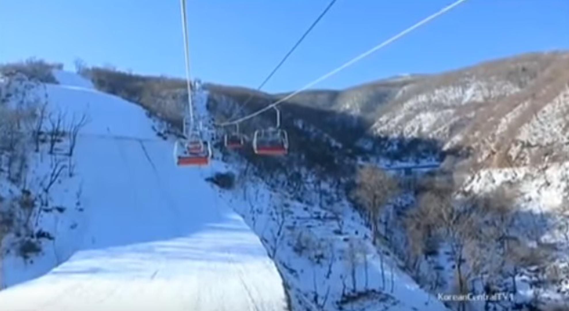 Skijaši iz Južne i Sjeverne Koreje su u srijedu i četvrtak imali zajednički trening u skijalištu, jednom od omiljenih Kimu koji se školovao u Švicarskoj i poznati je obožavatelj skijanja. 