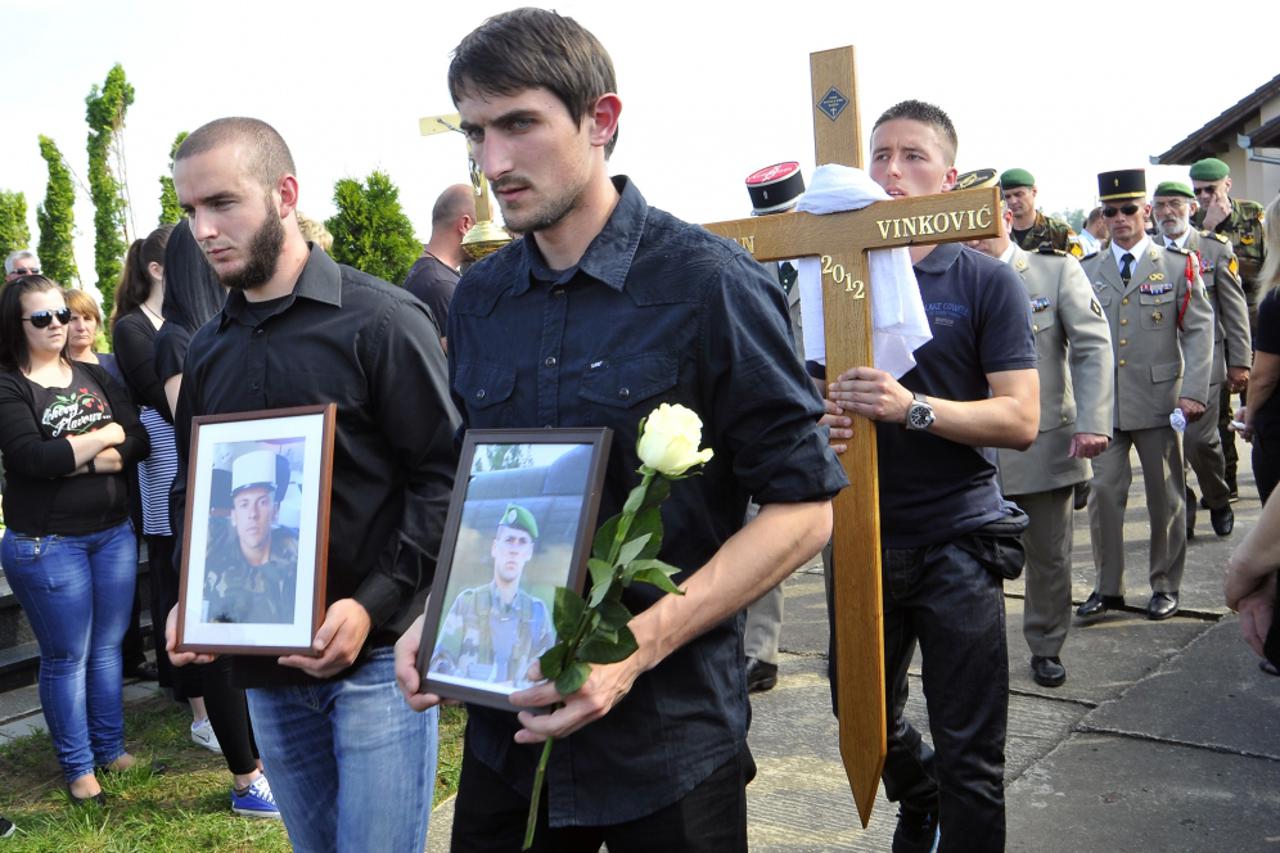 pogreb,sprovod,ivan vinković (1)