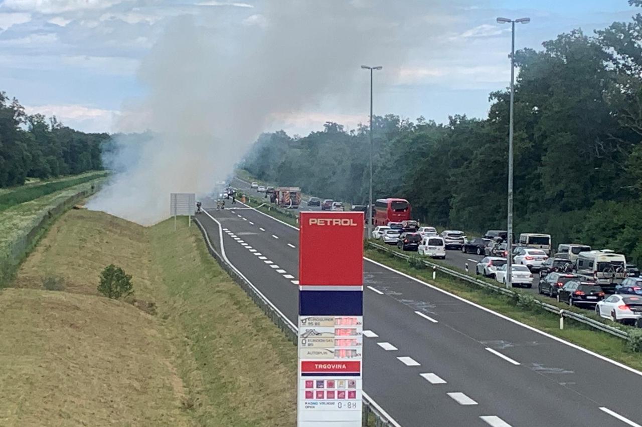 Požar na vozilu kod odmorišta Desinić