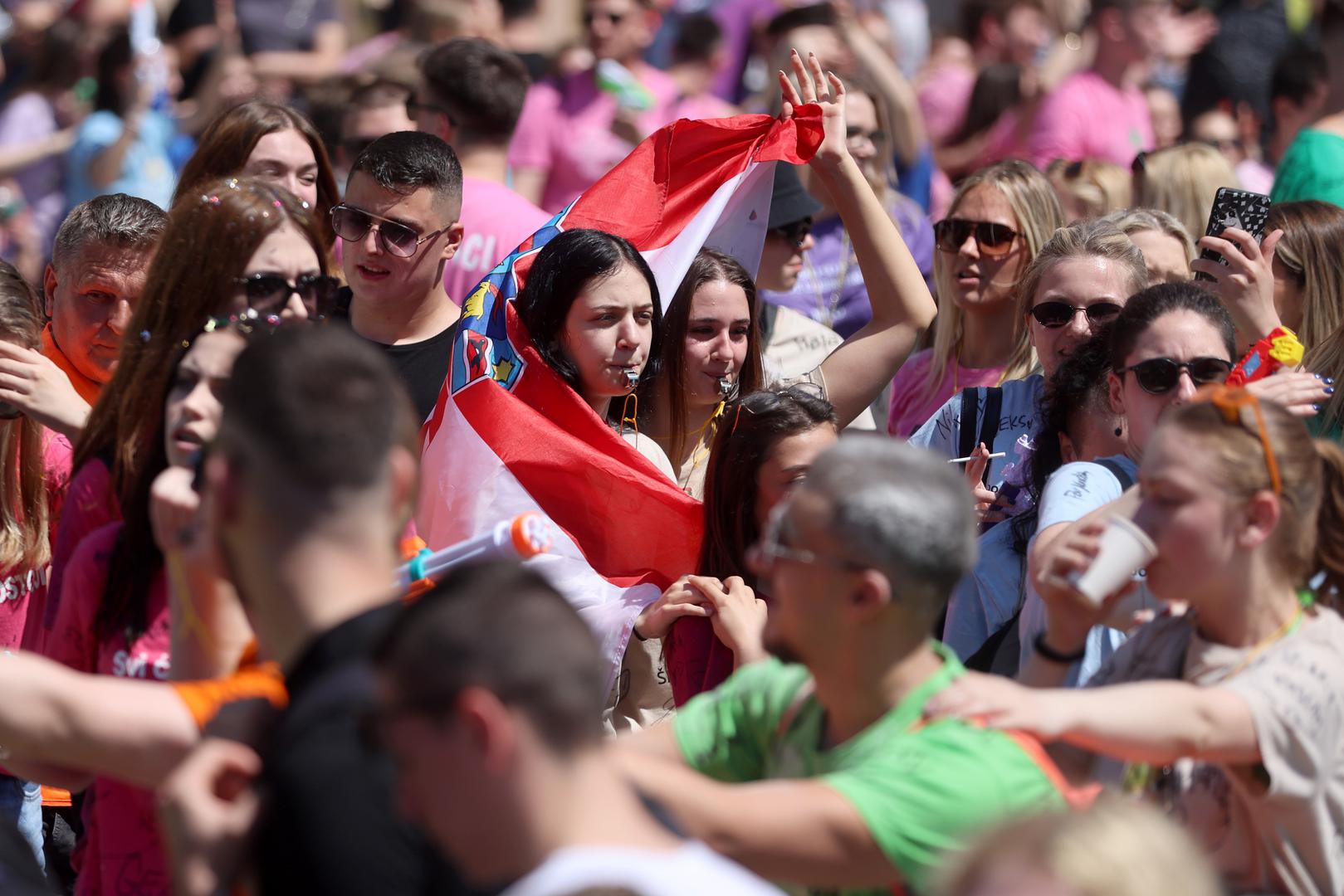 24.05.2024., Zagreb - Zagrebacki maturanti okupljaju se na Trgu bana Josipa Jelacica od kuda ce u povorci krenuti prema Bundeku gdje ce obiljeziti zavrsetak srednjoskolskog obrazovanja. Photo: Sanjin Strukic/PIXSELL
