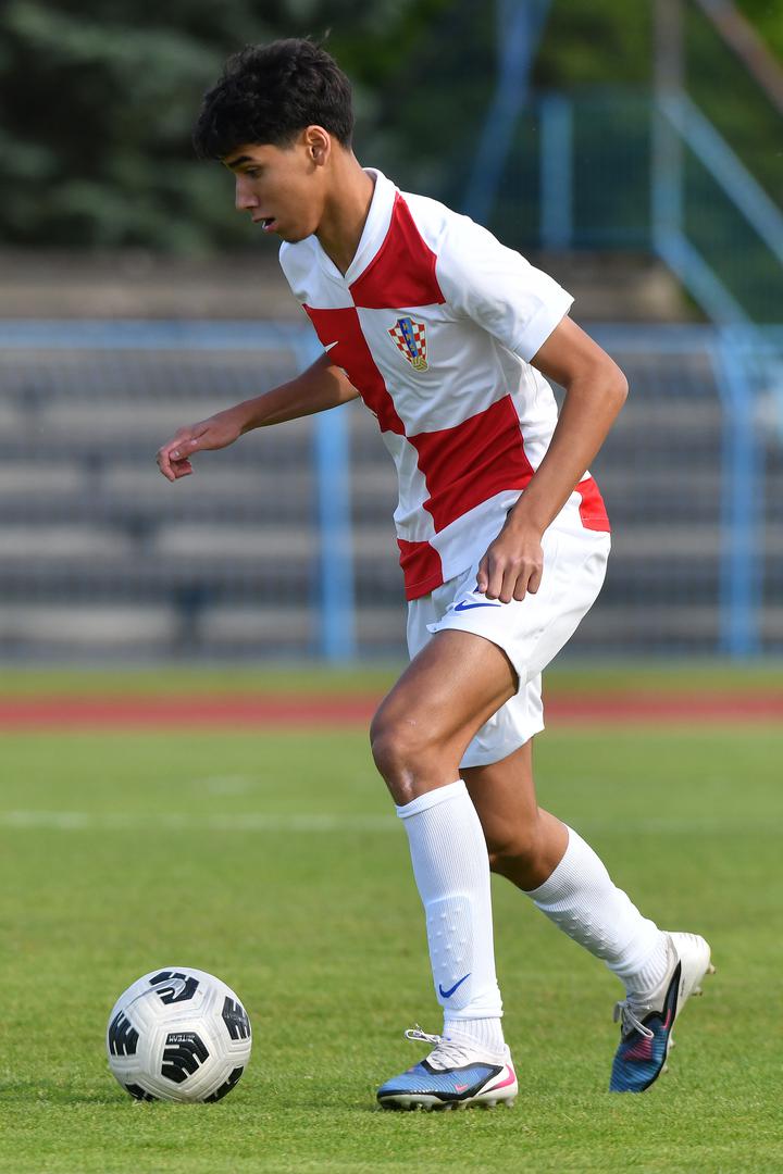 U sklopu prvog kola prestižnog međunarodnog turnira koji nosi ime Vlatka Markovića, Hrvatska je izgubila od Brazila 0:1, no sve su oči bile uprte u jednog mladića.