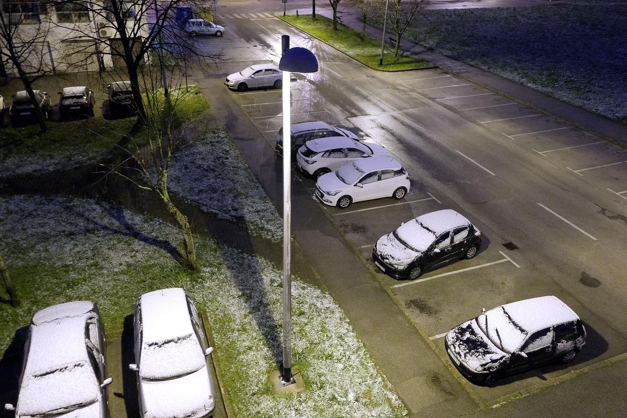 I u Zagrebu poceo padati snijeg