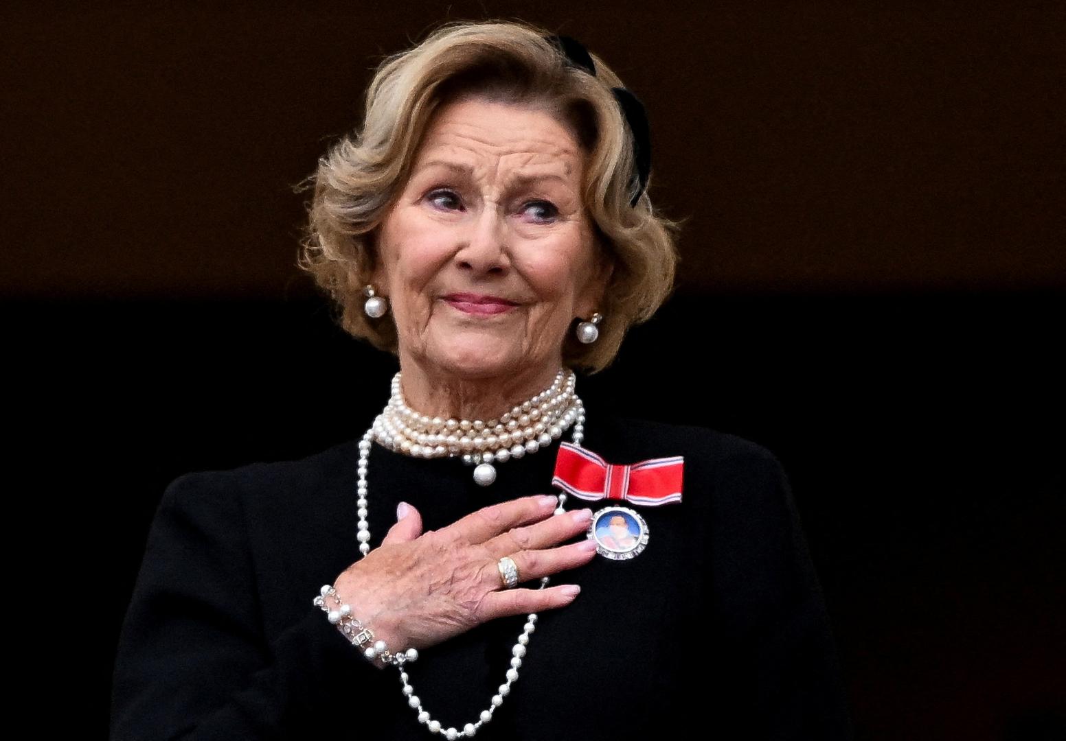 Na kraju ceremonije norveške zastave, koje su od Haraldove smrti bile spuštene na pola koplja, ponovno su podignute na puni jarbol. Održana je i počasna paljba, dok su crkvena zvona zvonila diljem Norveške tijekom jednog sata.