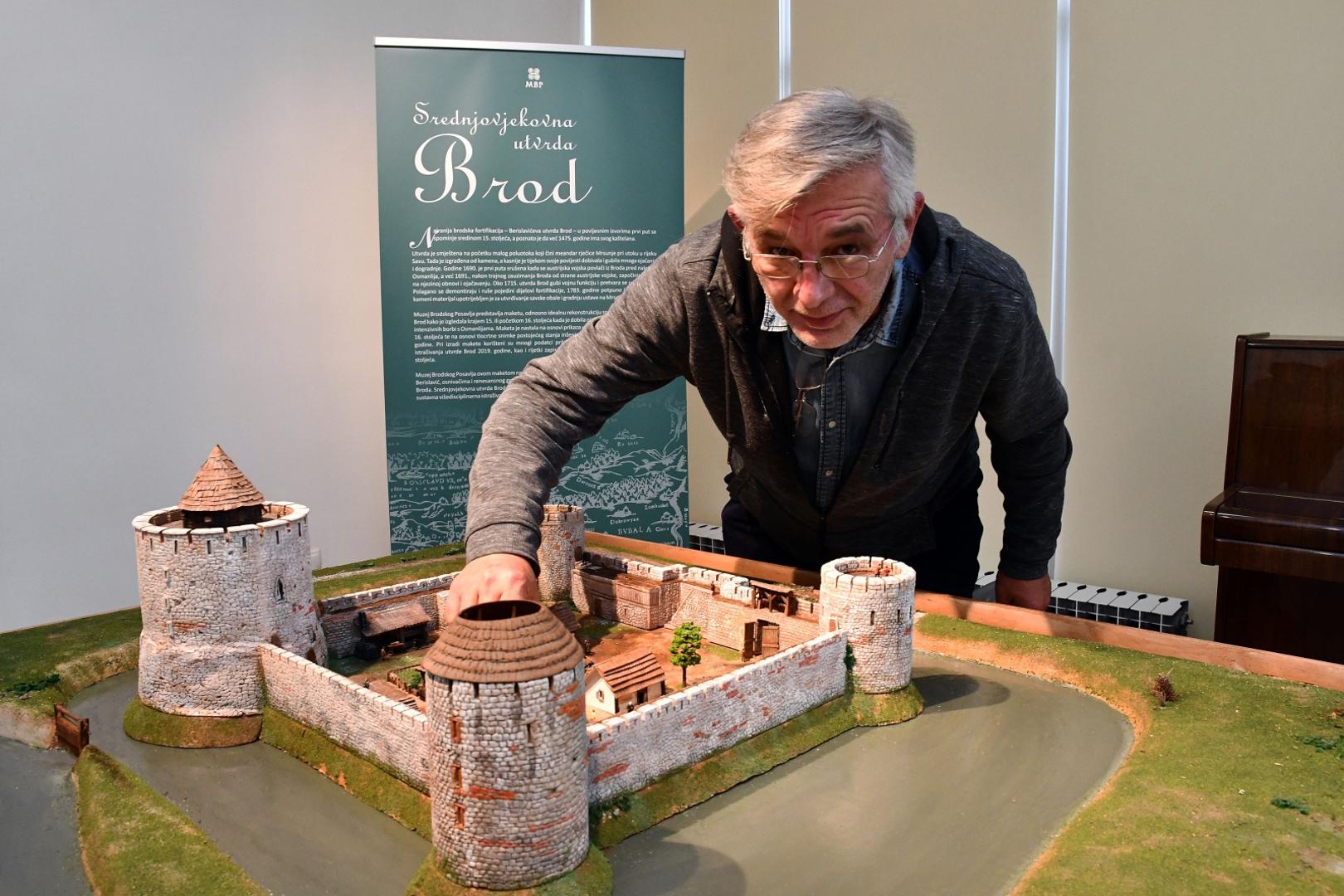 14.05.2021., Slavonski Brod - Predstavljanje makete srednjovjekovne utvrde Brod u Muzeju brodskog Posavlja. Zeljko Matusko. Photo: Ivica Galovic/PIXSELL