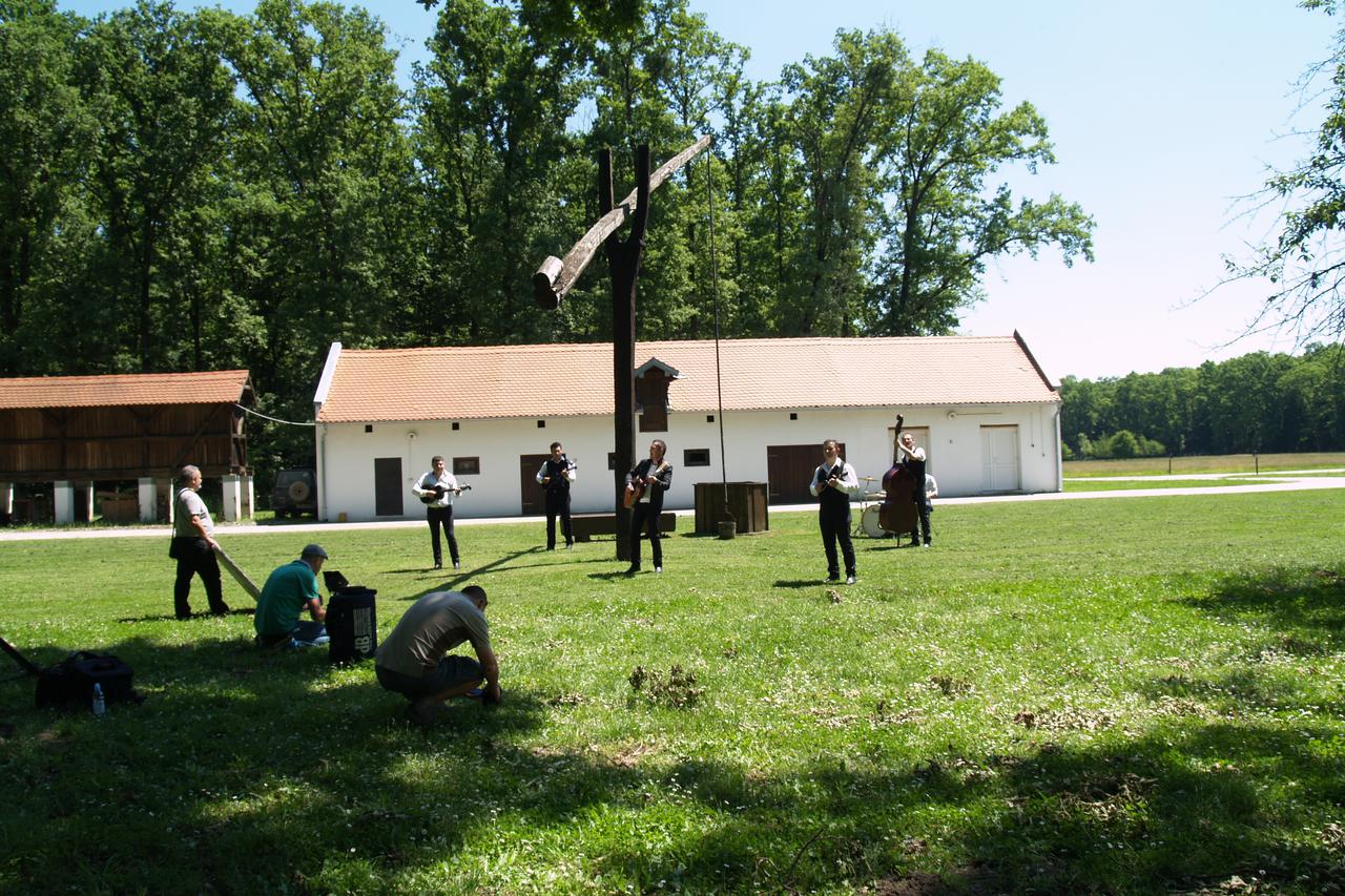 slavonia band, teška industrija