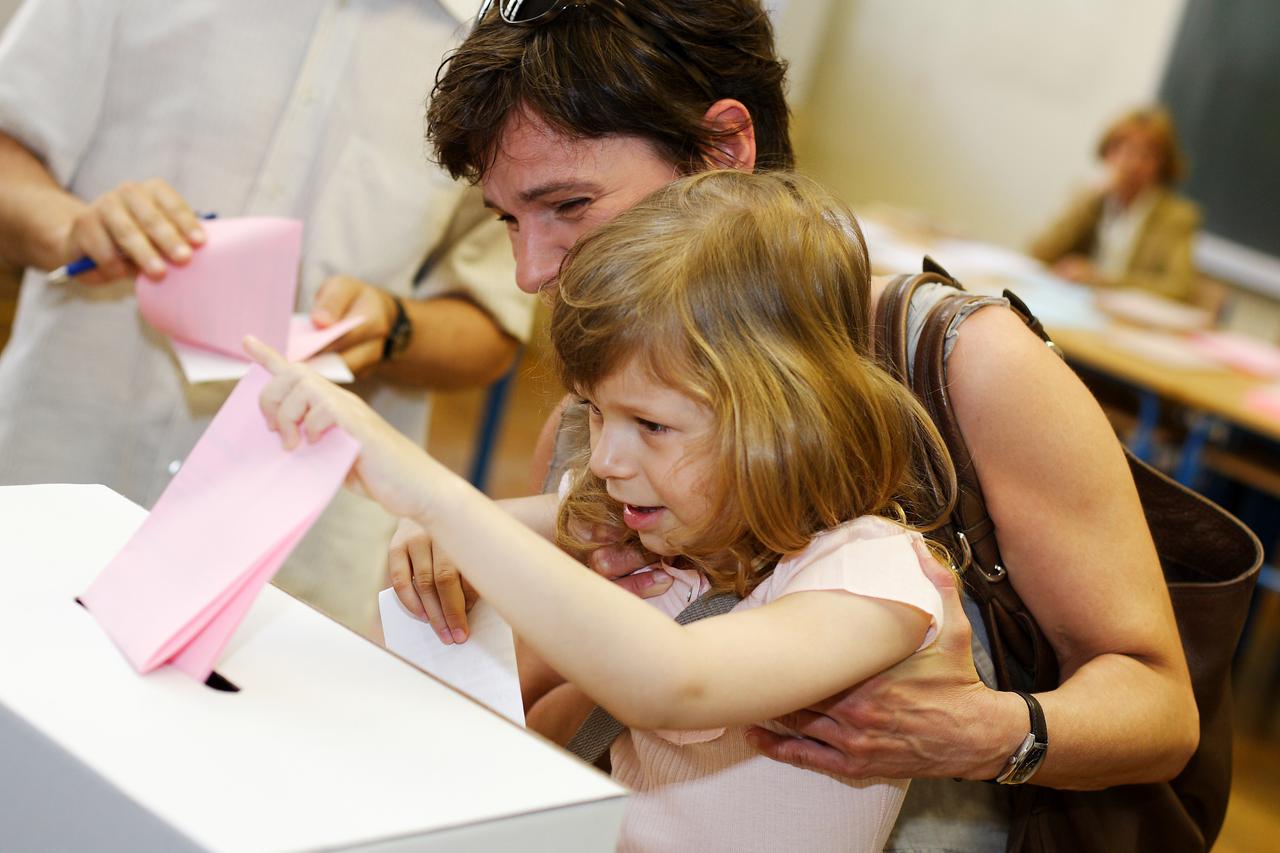 17.5.2009., Zagreb - Lokalni izbori za predstavnike lokalnih i regionalnih predstavnickih tijela za iduce cetiri godine, prvi put neposredno ce se birati opcinske nacelnike, gradonacelnike i zupane, te njihove zamjenike.  Photo: Zeljko Lukunic/24sata