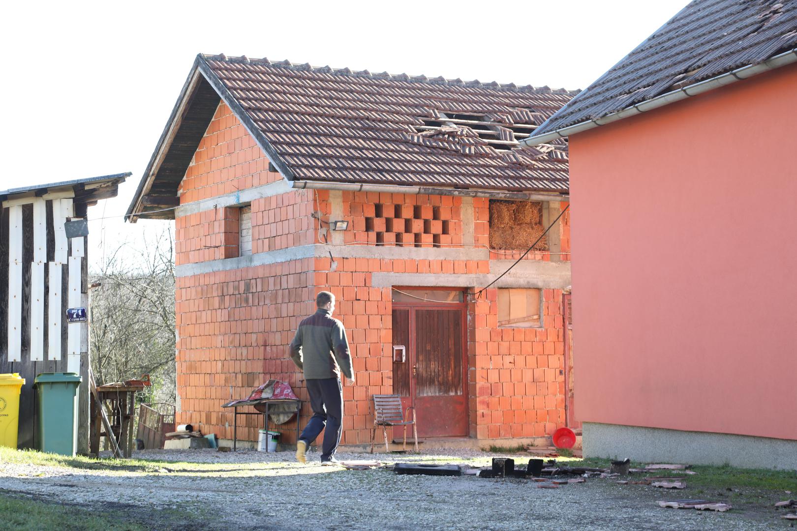 29.12.2020.Strašnik; novi potres jačine 6,3 koji je nanio stetu na kucama. Photo; Edina Zuko/PIXSELL