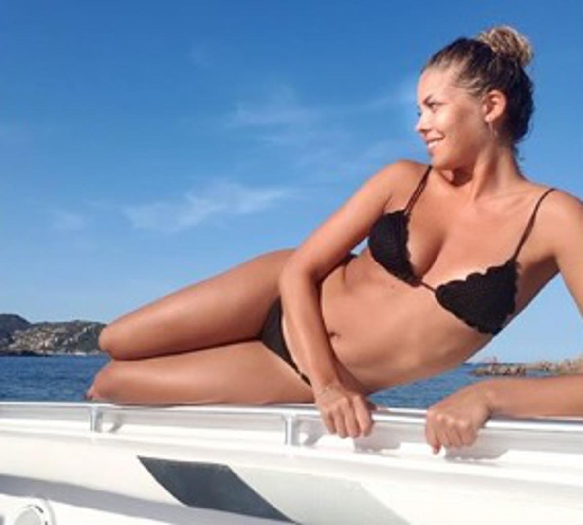 Talijanski tabloidi čak spekuliraju i o skorom vjenčanju. Bobo inače krati vrijeme i kao sukomentator na beIN Sportsu.