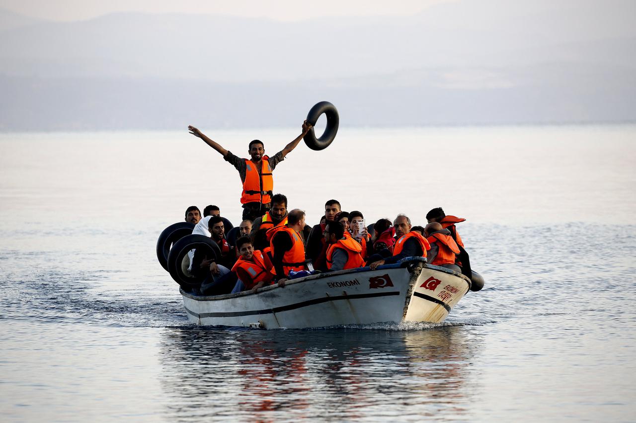 A fishing boat overcrowded with Syrian refugees approaches a beach on the Greek island of Lesbos, Greece, September 27, 2015.  REUTERS/Yannis Behrakis     SEARCH 'FIVE YEARS SYRIA' FOR ALL IMAGES