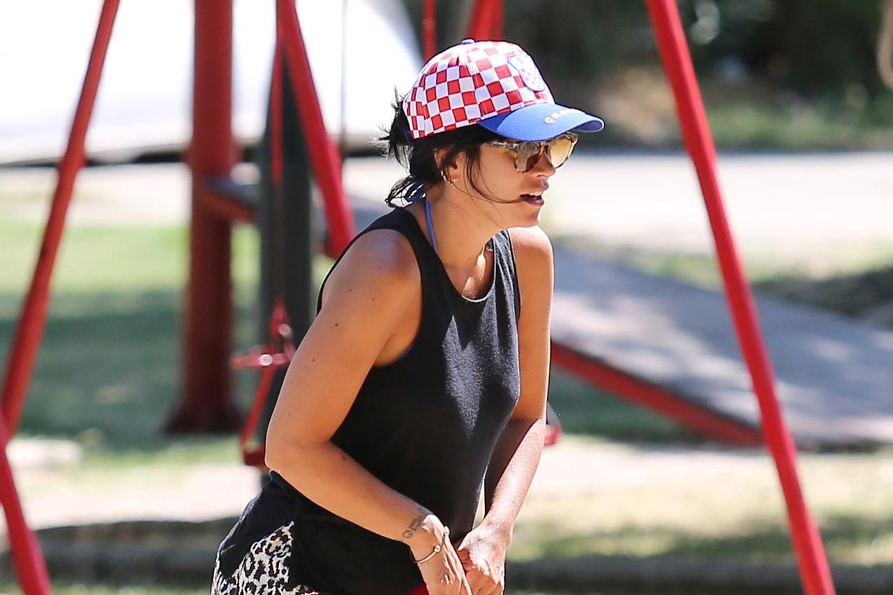 Nakon obilaska NP Krka Lily Allen se s kćerima klackala u parku u Skradinu
