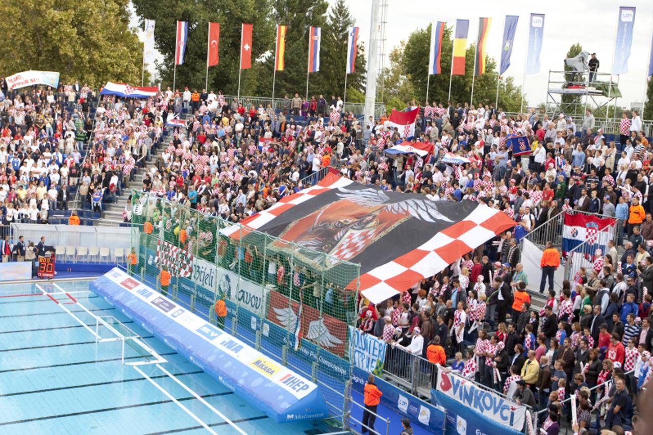 '09.09.2010., Zagreb -  LEN EP u vaterpolu, polufinalna utakmica muskih reprezentacija Srbije i Hrvatske. Navijaci Photo: Danijel Berkovic/PIXSELL'
