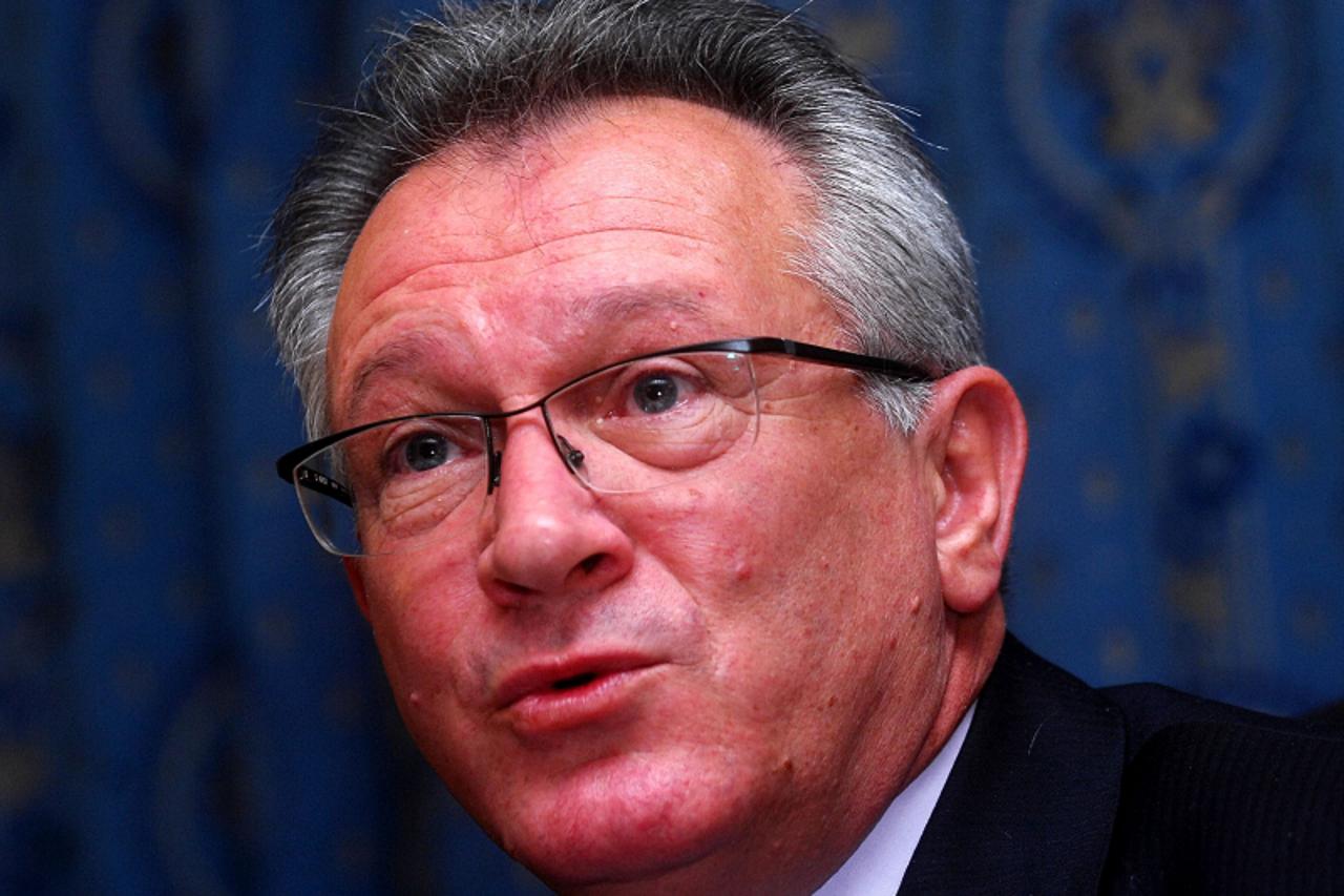 \'za unu...29. 07. 2009. ministarstvo obrane rh/ministar zdravstva darko milinovic i ministar obrane branko vukelic na press konferenciji i popisivanju ugovora o hitnoj zracnoj pomoci Photo: Zeljko Hl