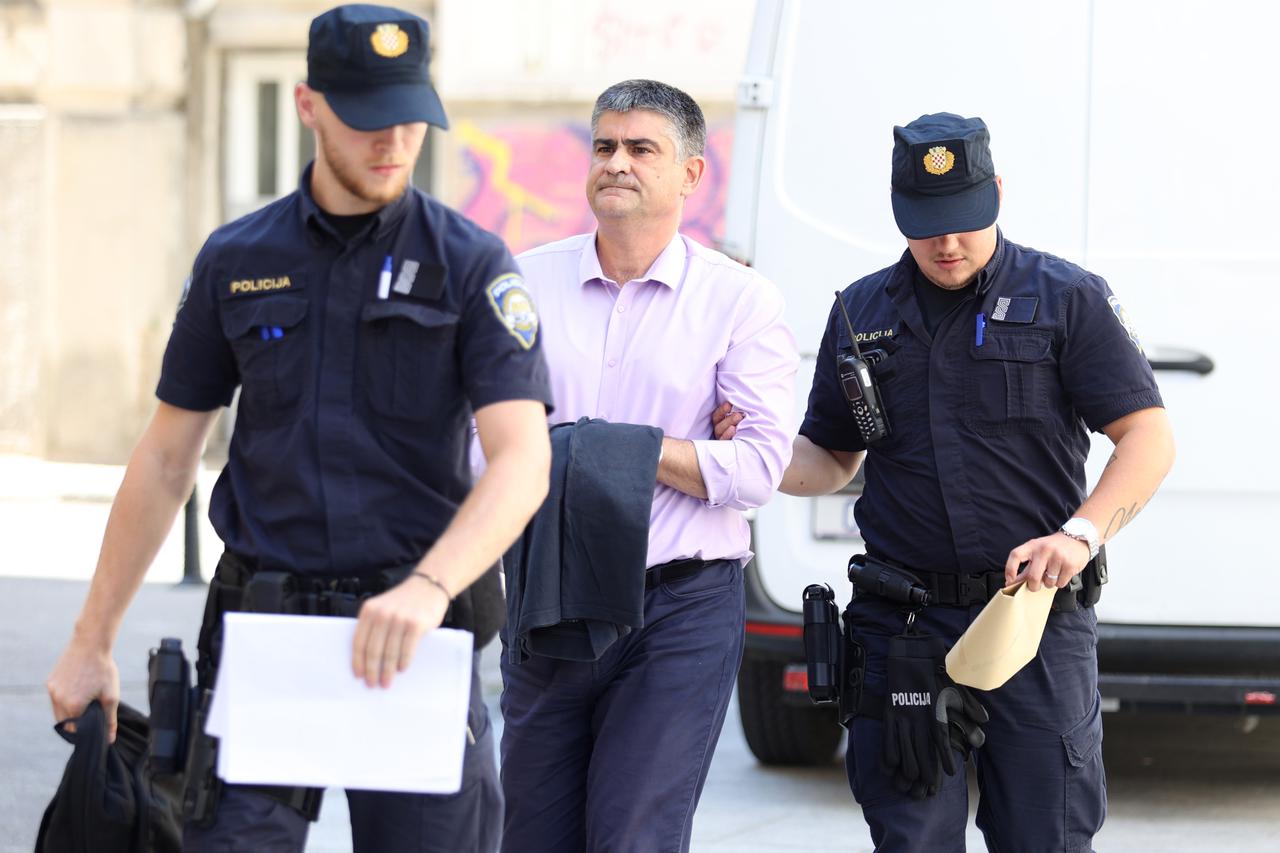 Rijeka: Uhićeni gradonačelnik Buja doveden na ispitivanje u prostorije USKOK-a 