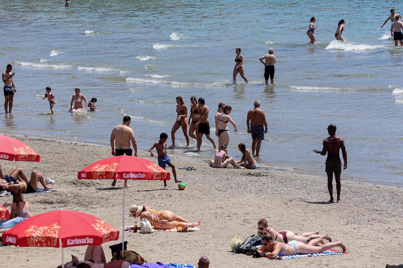 U takvoj atmosferi teško je misliti na išta drugo osim na to kako se rashladiti i opustiti.