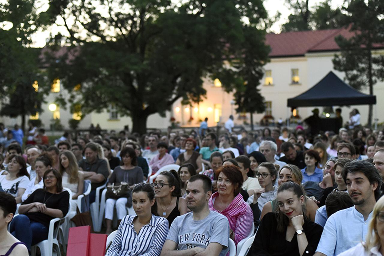 Let iznad kukavičjeg gnijezda