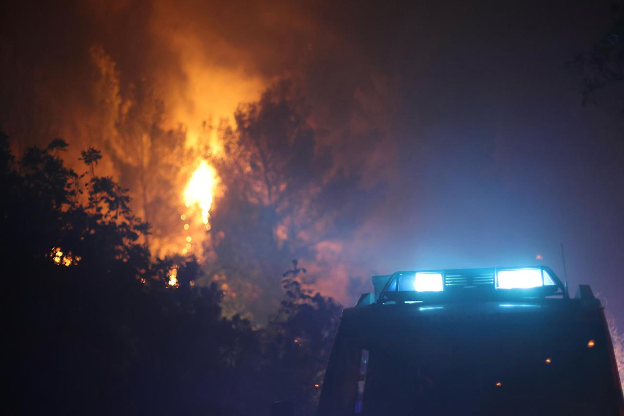 Brač: Još jedna neprospavana noć za gasitelje