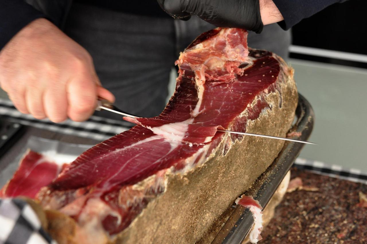 Pula: Subotnja gužva na tržnici